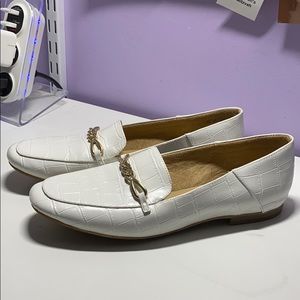Women’s white shoes